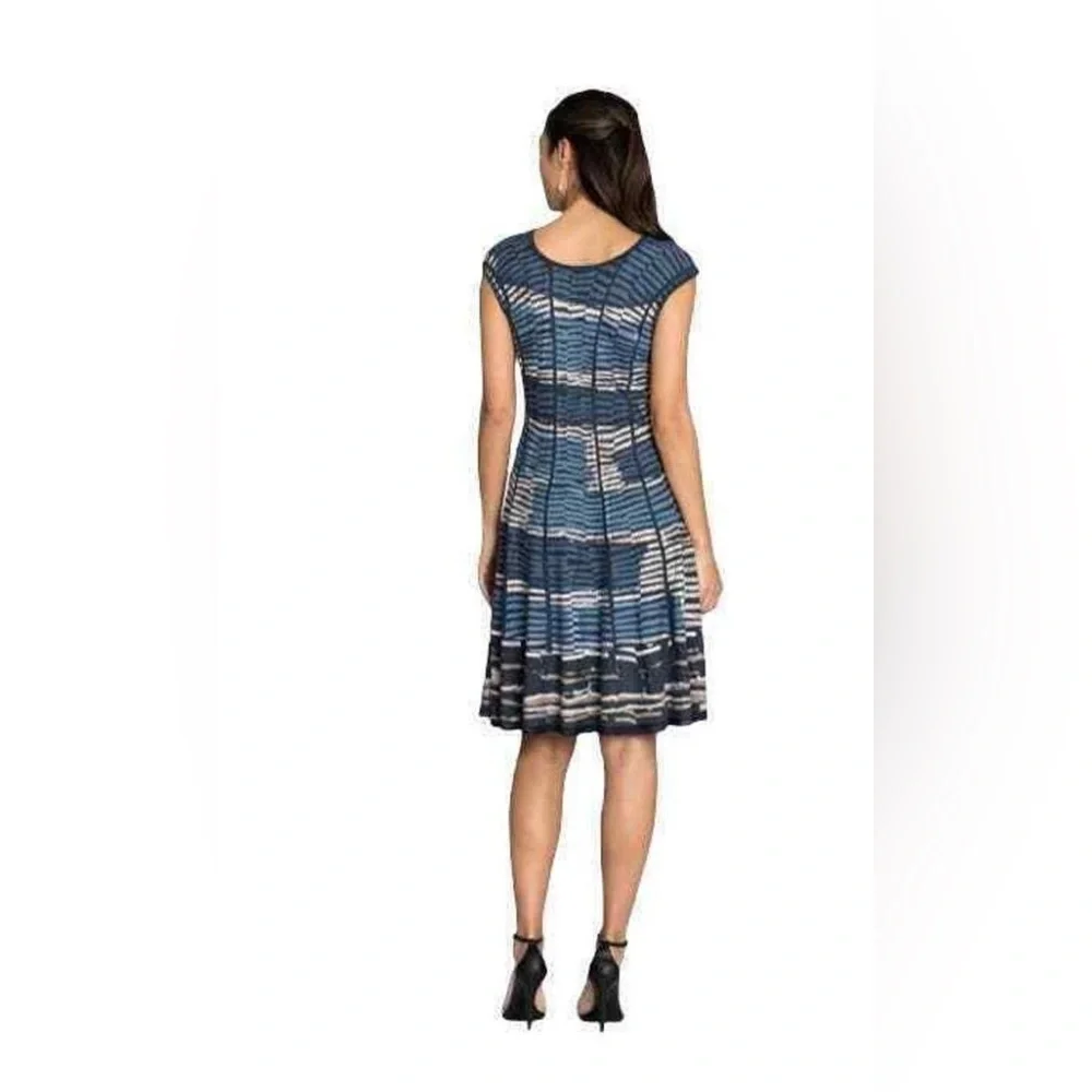 NIC+ ZOE Mesmerize Twirl Knit Dress - Picture 2 of 9